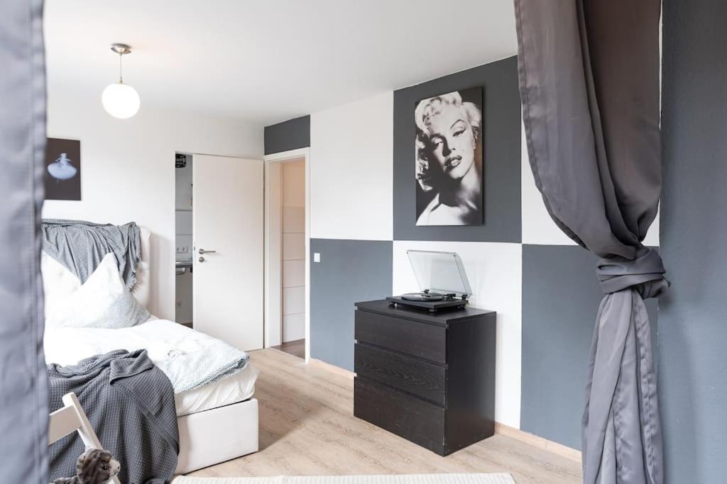 - Nice New York Apartment In The Heart Of Duisburg - Betten & Sofa - 5 Mins Central Station Hbf - Big Tv & Wifi - Esterno foto