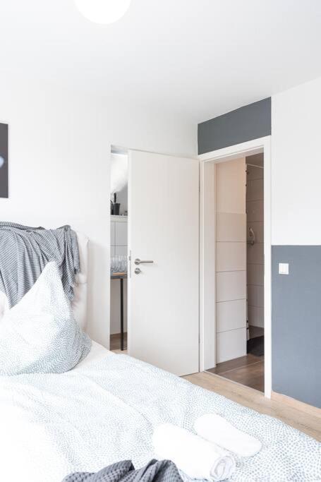 - Nice New York Apartment In The Heart Of Duisburg - Betten & Sofa - 5 Mins Central Station Hbf - Big Tv & Wifi - Esterno foto