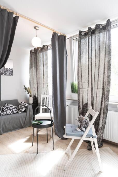 - Nice New York Apartment In The Heart Of Duisburg - Betten & Sofa - 5 Mins Central Station Hbf - Big Tv & Wifi - Esterno foto